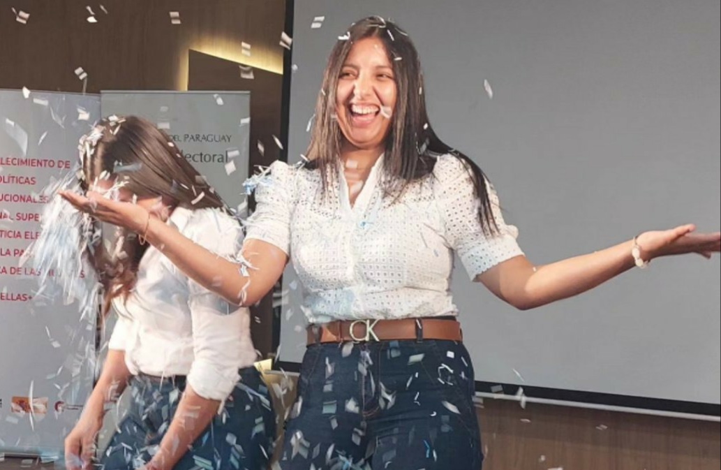Nelcy Hermosa, a student at the Political School for Women Leaders in Paraguay (Caacupé location), celebrates the moment immediately after her presentation of a government plan, essential to graduating from the School. Credit: International IDEA/Gabriela Fariña.